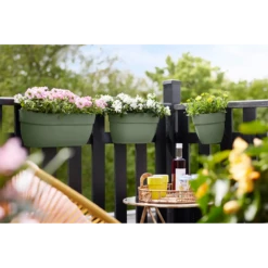 Elho Balkonbak Vibia Campana Easy Hanger Large - Pistache Groen -Ingemaakte Serie Winkel balkonbak vibia campana easy hanger large pistache groen balkonbak pistache groen 5 1