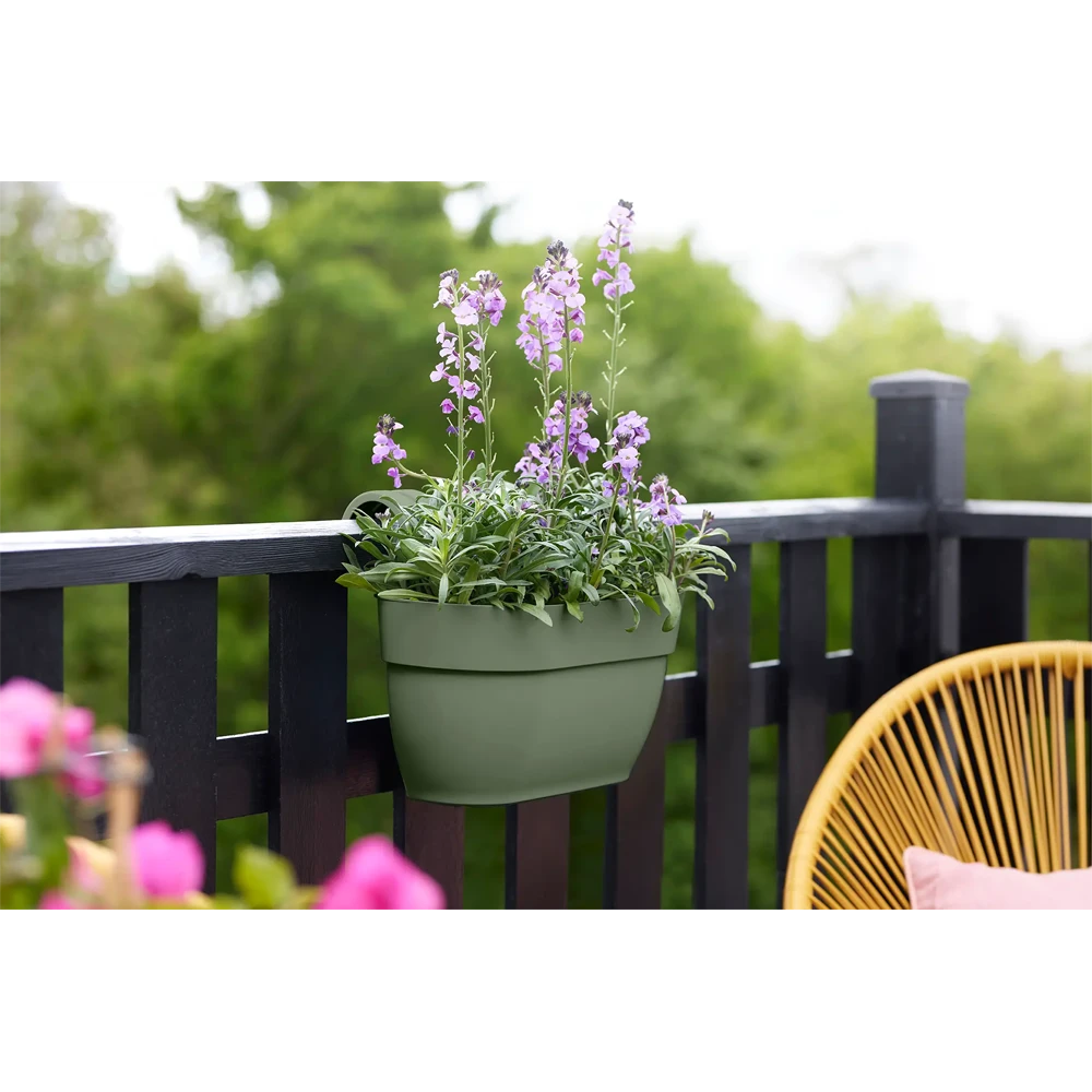 Elho Balkonbak Vibia Campana Easy Hanger Medium - Pistache Groen -Ingemaakte Serie Winkel balkonbak vibia campana easy hanger medium pistache groen balkonbak pistache groen 5 1