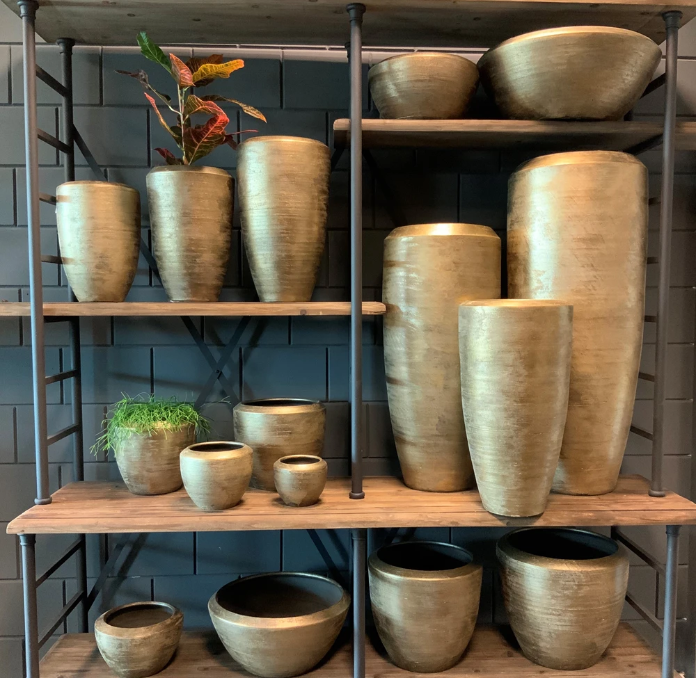 Plantenschaal Kos - d55 x h22cm - Goud Plantenschaal Kos - D55 X H22cm - Goud -Ingemaakte Serie Winkel bloempot kos serie goud bloempot 3 1 4