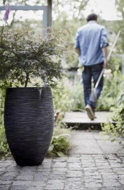 Capi Bloempot Hoog Nature Elegant Deluxe Rib NL - D38 X H58cm - Zwart -Ingemaakte Serie Winkel vaas elegant deluxe rib nl 40x60 zwart bloempot 7 8