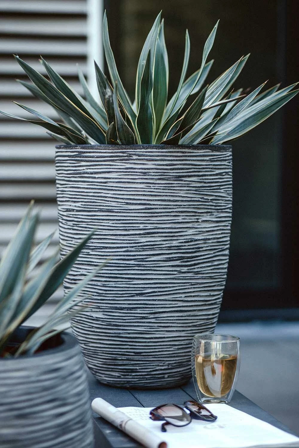 Capi Bloempot Nature Elegant Rib NL - d34 x h46cm - Antraciet Capi Bloempot Nature Elegant Rib NL - D34 X H46cm - Antraciet -Ingemaakte Serie Winkel