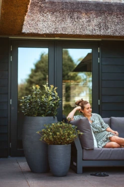 Capi Bloempot Nature Elegant Rib NL - D34 X H46cm - Donkergrijs -Ingemaakte Serie Winkel vaas elegant laag rib nl donkergrijs bloempot 3 4